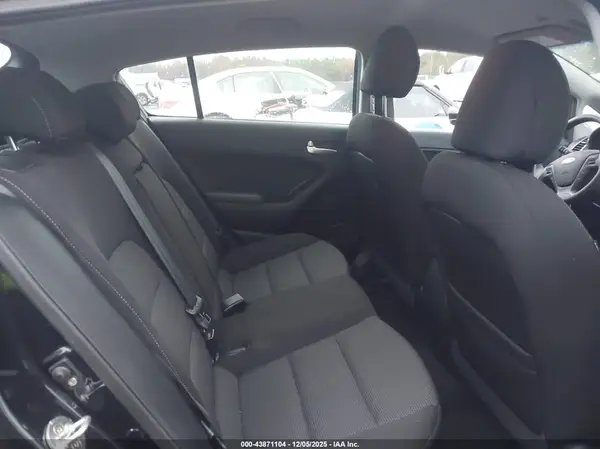 KNAFK5A89H5713710 2017 KIA FORTE - Image 8