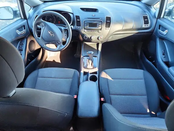 KNAFK5A89H5725565 2017 KIA FORTE - Image 8