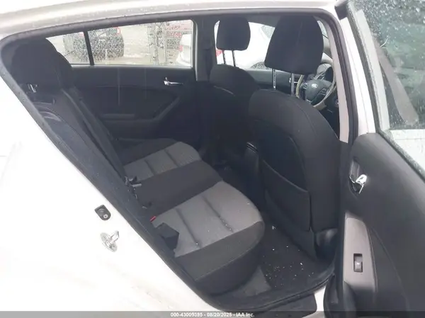 KNAFK5A8XG5525535 2016 KIA FORTE - Image 8