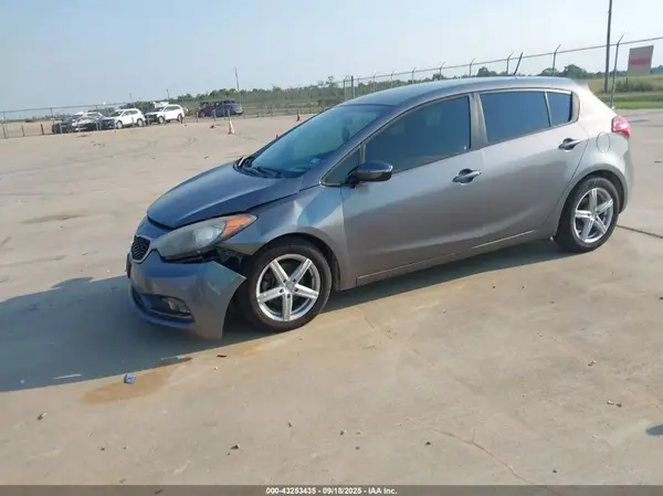 KNAFK5A8XG5527060 2016 KIA FORTE - Image 2