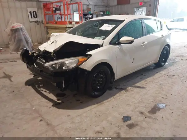 KNAFK5A8XG5584066 2016 KIA FORTE - Image 2