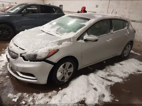 KNAFK5A8XG5585167 2016 KIA FORTE - Image 2