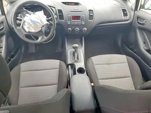 KNAFK5A8XG5588781 2016 KIA FORTE - Image 8