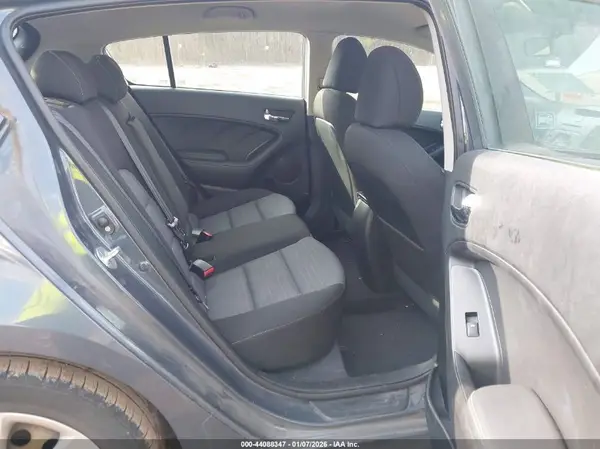KNAFK5A8XG5599330 2016 KIA FORTE - Image 8