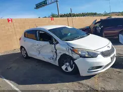 KNAFK5A8XG5602565 2016 KIA FORTE