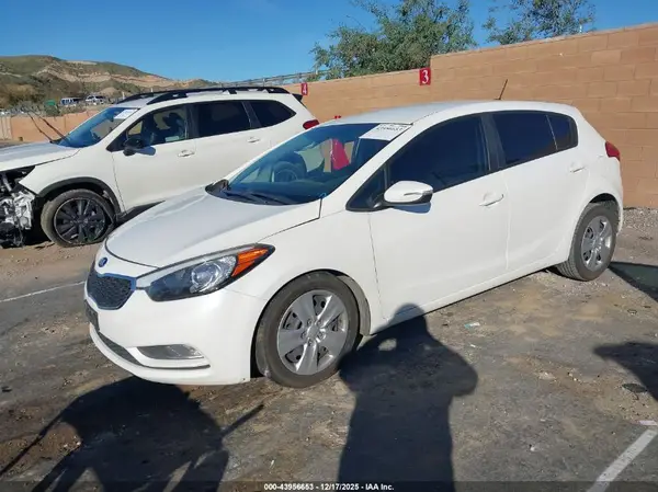 KNAFK5A8XG5602565 2016 KIA FORTE - Image 2