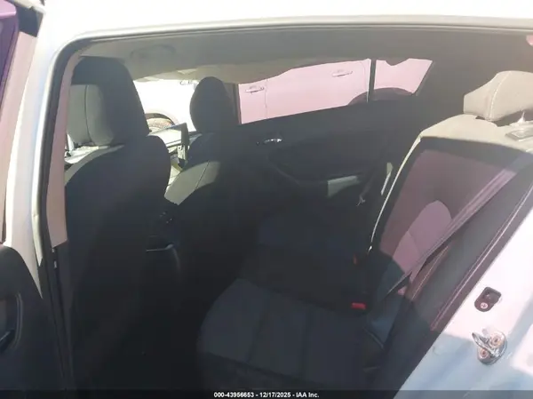 KNAFK5A8XG5602565 2016 KIA FORTE - Image 8