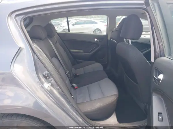 KNAFK5A8XG5622329 2016 KIA FORTE - Image 8