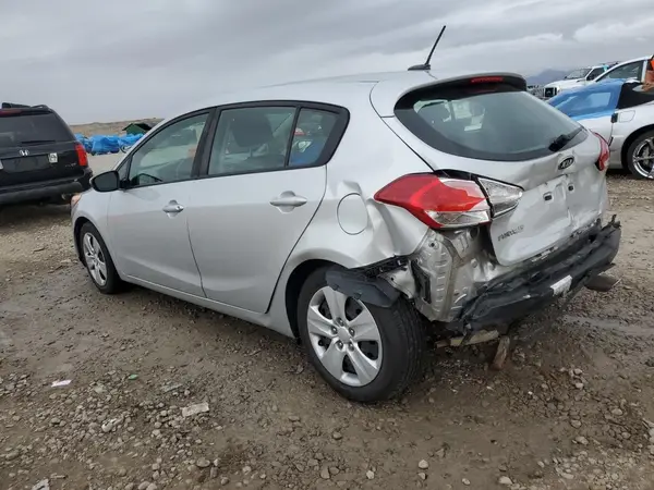 KNAFK5A8XG5629944 2016 KIA FORTE - Image 2