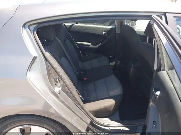 KNAFK5A8XG5653340 2016 KIA FORTE - Image 8