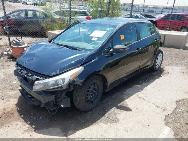 KNAFK5A8XH5667918 2017 KIA FORTE - Image 2