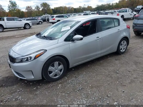 KNAFK5A8XH5670303 2017 KIA FORTE - Image 2