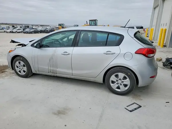 KNAFK5A8XH5675307 2017 KIA FORTE - Image 2