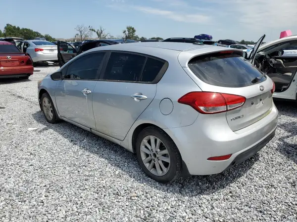 KNAFK5A8XH5676487 2017 KIA FORTE - Image 2