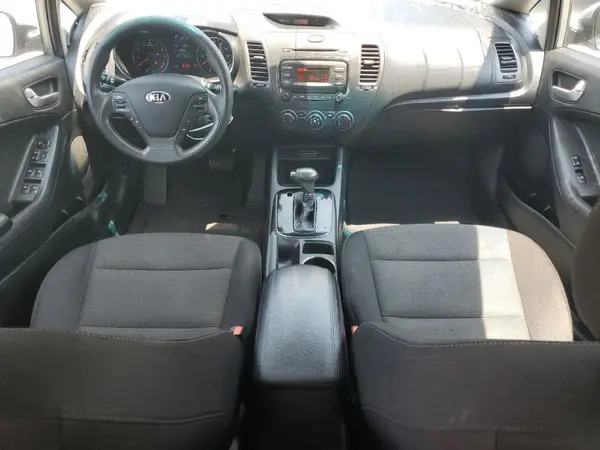 KNAFK5A8XH5678465 2017 KIA FORTE - Image 8