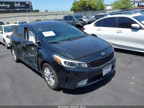 KNAFK5A8XH5680393 2017 KIA FORTE - Image 1