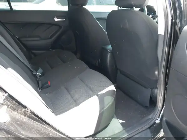 KNAFK5A8XH5680393 2017 KIA FORTE - Image 8