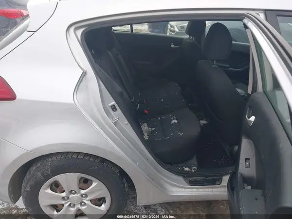 KNAFK5A8XH5700884 2017 KIA FORTE - Image 8