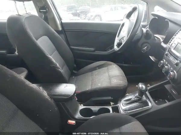 KNAFK5A8XH5701601 2017 KIA FORTE - Image 2
