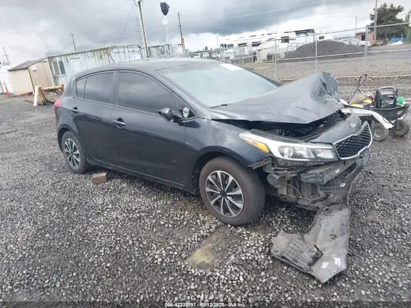 KNAFK5A8XH5705986 2017 KIA FORTE - Image 1