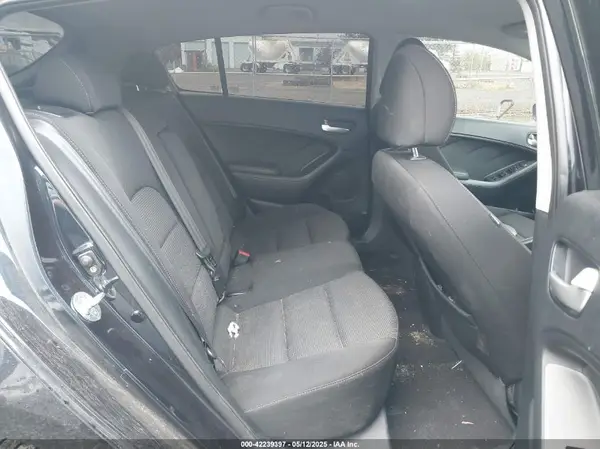 KNAFK5A8XH5705986 2017 KIA FORTE - Image 8