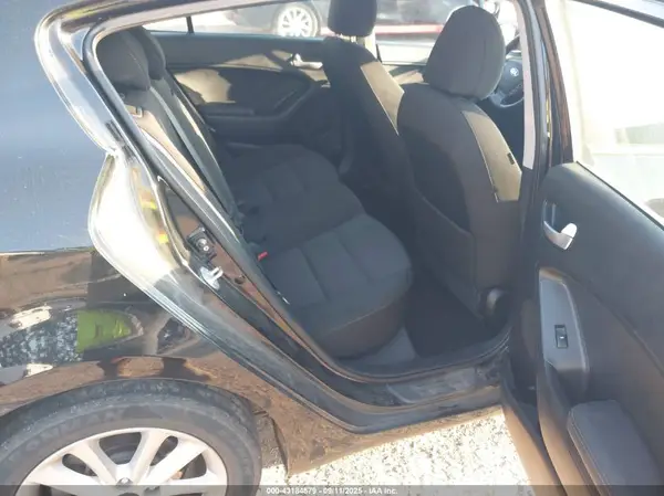 KNAFK5A8XH5706703 2017 KIA FORTE - Image 8