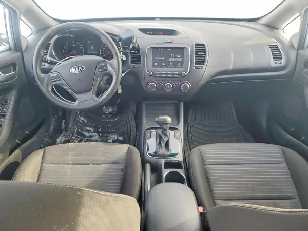 KNAFK5A8XH5713070 2017 KIA FORTE - Image 8