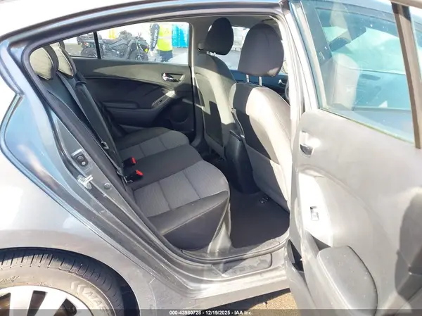 KNAFX4A60G5462827 2016 KIA FORTE - Image 8