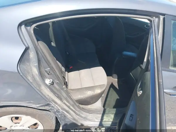 KNAFX4A60G5519706 2016 KIA FORTE - Image 8