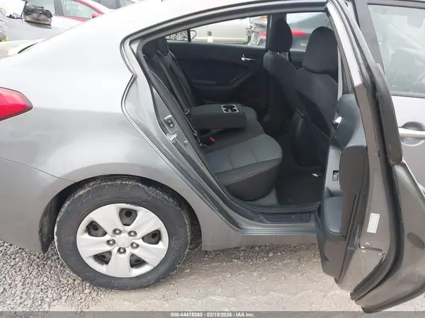 KNAFX4A60G5537655 2016 KIA FORTE - Image 8