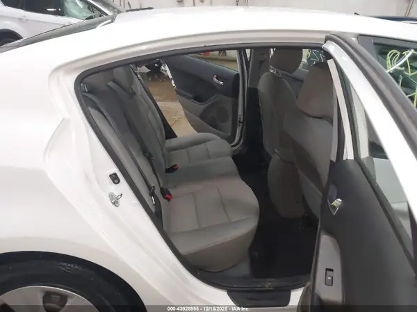 KNAFX4A60G5541186 2016 KIA FORTE - Image 8