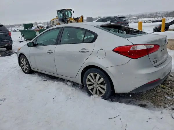 KNAFX4A60G5550177 2016 KIA FORTE - Image 2