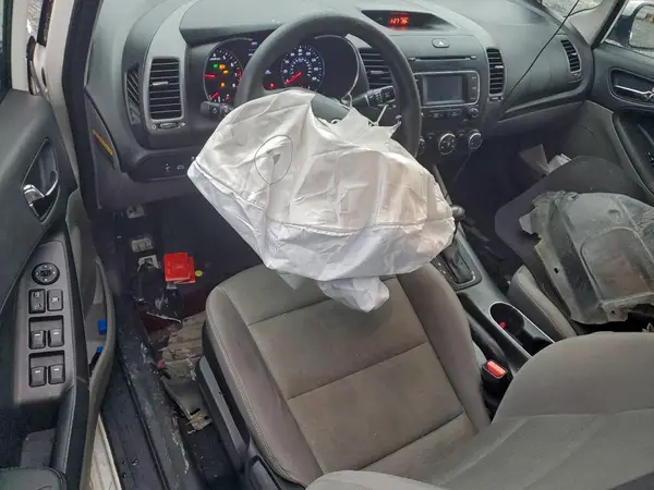 KNAFX4A60G5554083 2016 KIA FORTE - Image 8