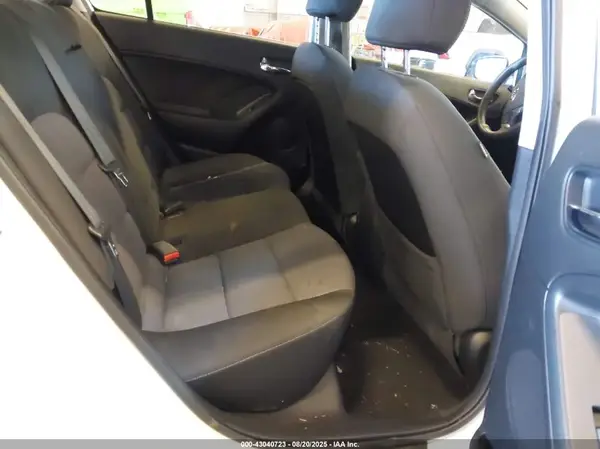 KNAFX4A60G5555220 2016 KIA FORTE - Image 8