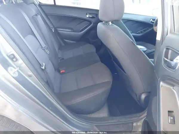 KNAFX4A60G5568680 2016 KIA FORTE - Image 8
