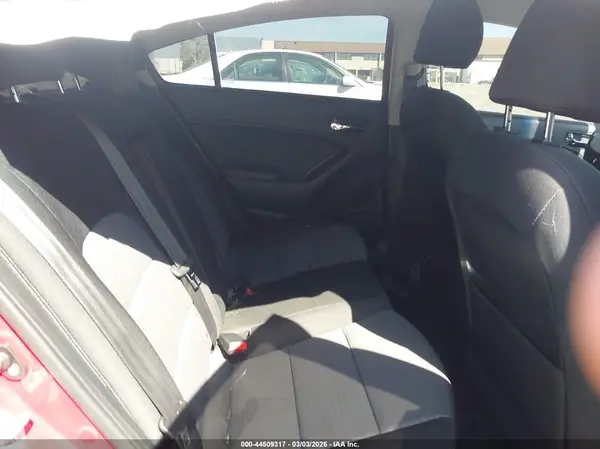 KNAFX4A60G5574074 2016 KIA FORTE - Image 8