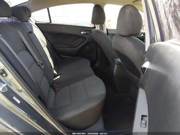 KNAFX4A60G5612094 2016 KIA FORTE - Image 8