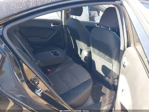 KNAFX4A61G5477482 2016 KIA FORTE - Image 8