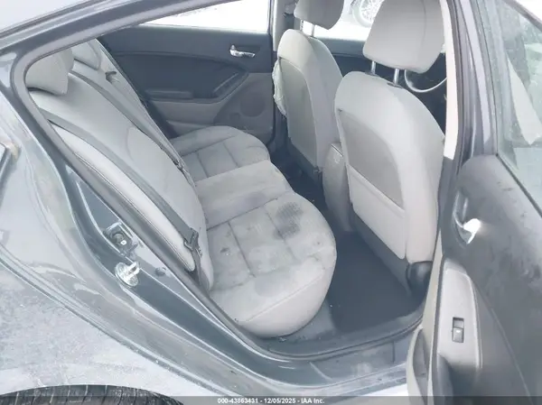 KNAFX4A61G5504373 2016 KIA FORTE - Image 8