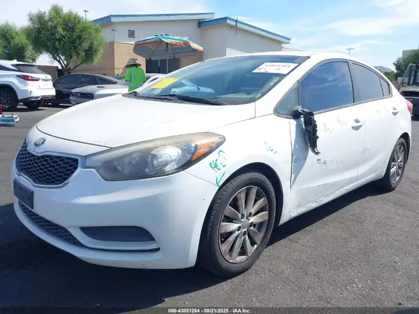 KNAFX4A61G5516037 2016 KIA FORTE - Image 2