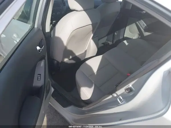 KNAFX4A61G5523571 2016 KIA FORTE - Image 8