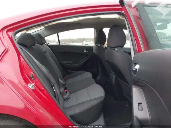 KNAFX4A61G5577470 2016 KIA FORTE - Image 8