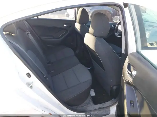 KNAFX4A61G5592745 2016 KIA FORTE - Image 8