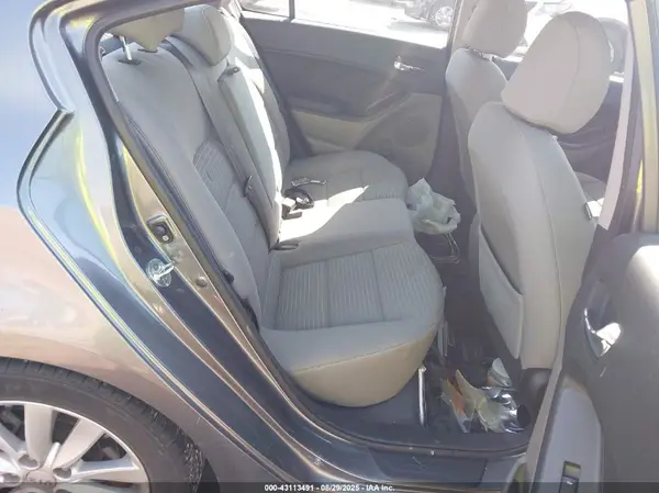 KNAFX4A61G5608362 2016 KIA FORTE - Image 8