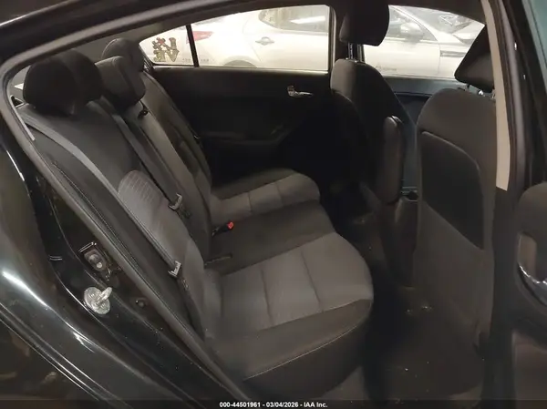 KNAFX4A62G5460805 2016 KIA FORTE - Image 8