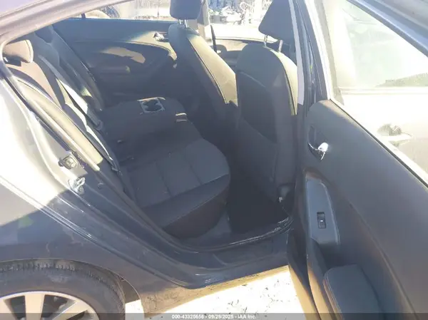 KNAFX4A62G5468029 2016 KIA FORTE - Image 8