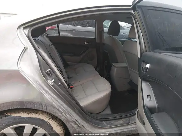 KNAFX4A62G5479631 2016 KIA FORTE - Image 8