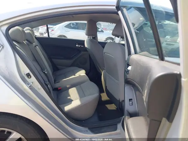 KNAFX4A62G5484053 2016 KIA FORTE - Image 8