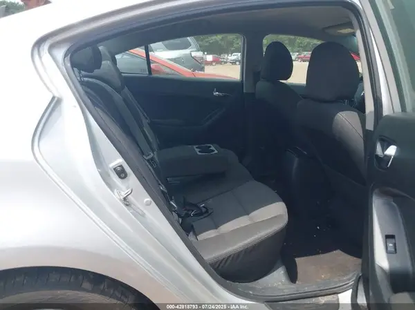 KNAFX4A62G5505872 2016 KIA FORTE - Image 8