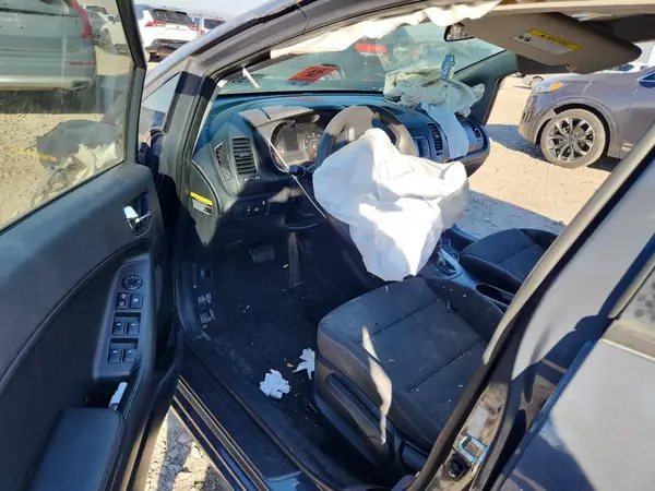 KNAFX4A62G5507203 2016 KIA FORTE - Image 8